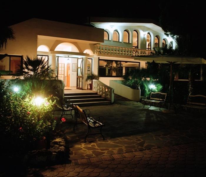 Villaggio Pineta Petto Bianco カーポ・ヴァチカーノ エクステリア 写真
