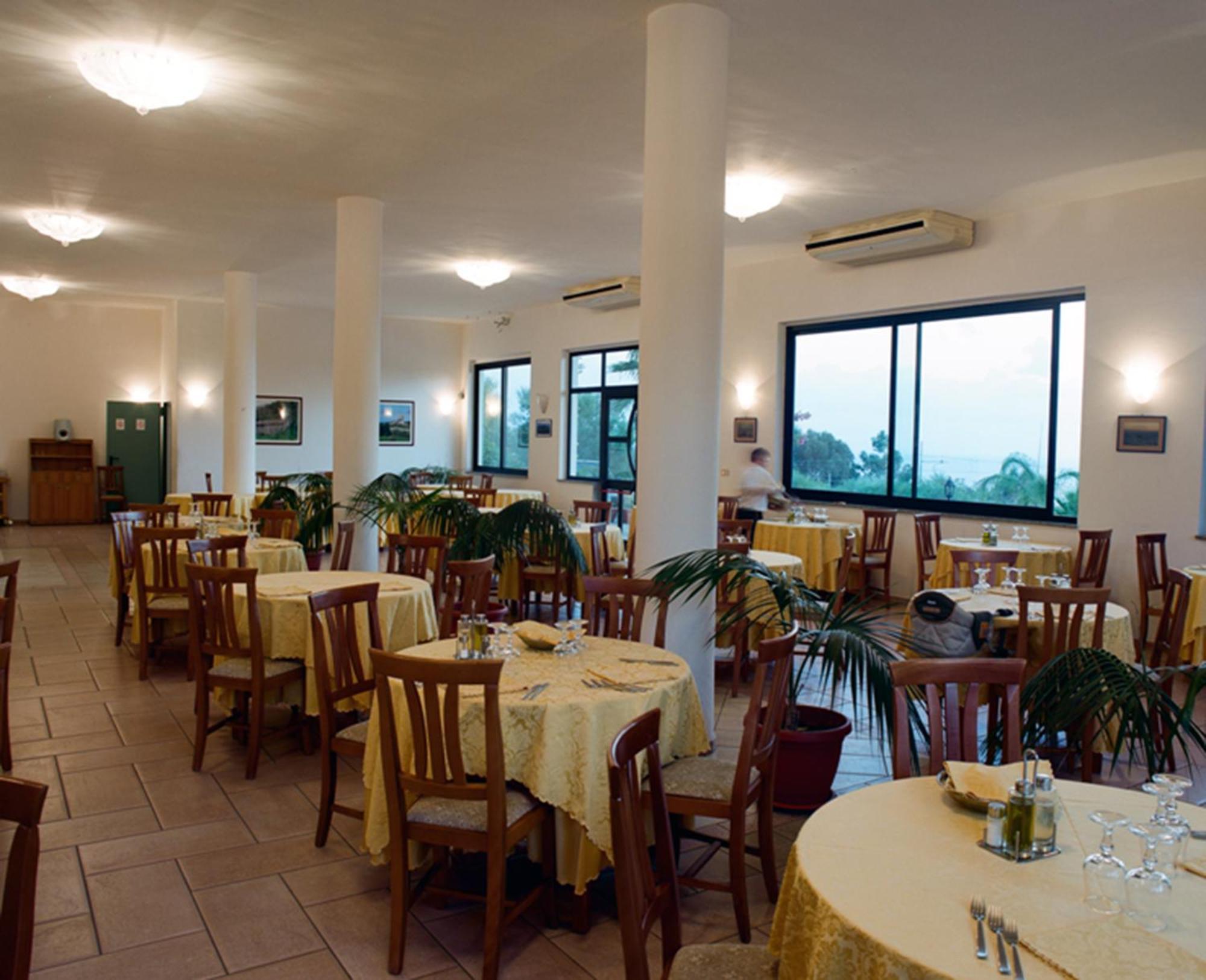 Villaggio Pineta Petto Bianco カーポ・ヴァチカーノ エクステリア 写真
