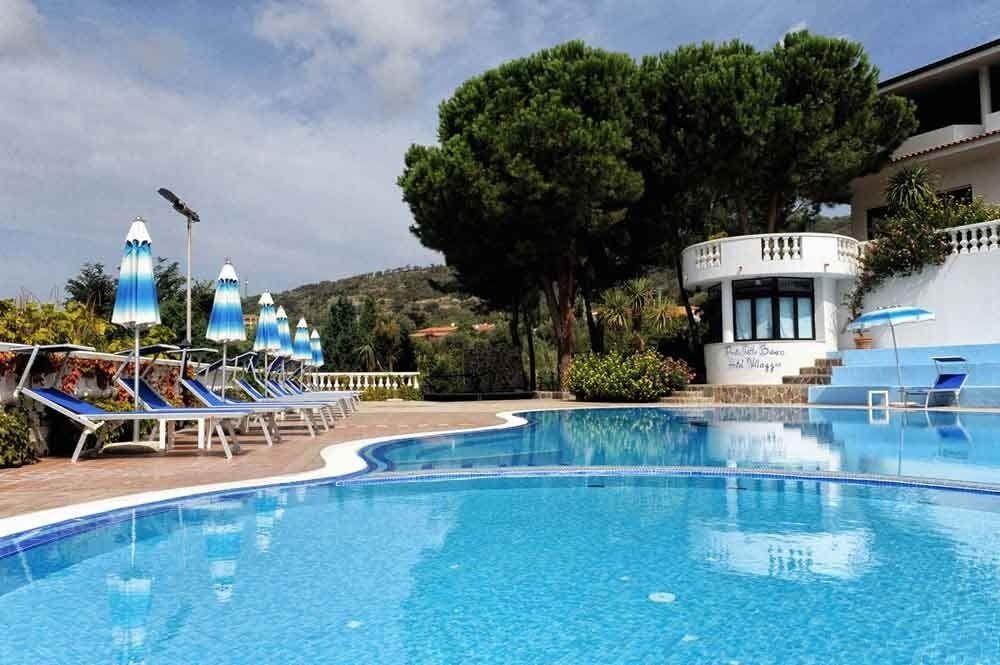 Villaggio Pineta Petto Bianco カーポ・ヴァチカーノ エクステリア 写真