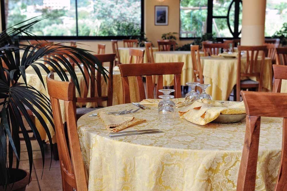Villaggio Pineta Petto Bianco カーポ・ヴァチカーノ エクステリア 写真
