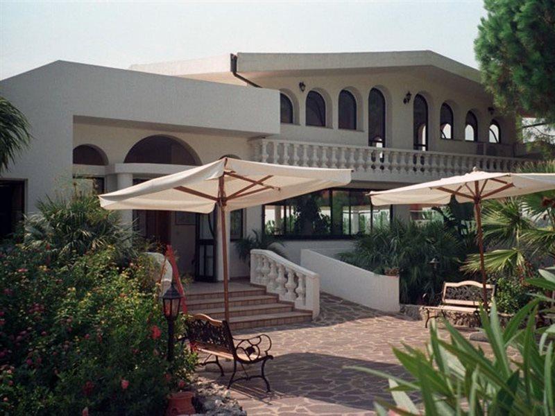 Villaggio Pineta Petto Bianco カーポ・ヴァチカーノ エクステリア 写真