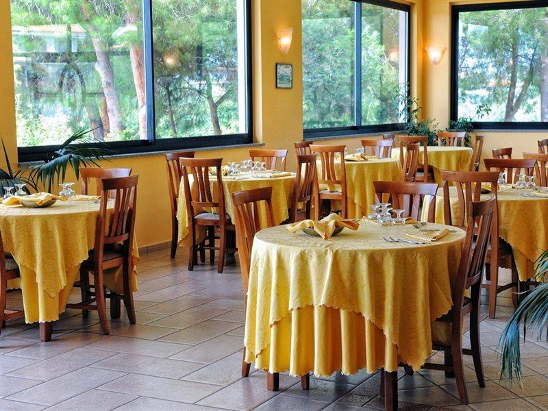 Villaggio Pineta Petto Bianco カーポ・ヴァチカーノ エクステリア 写真